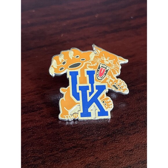 University Of Kentucky Wildcats Mascot Lapel Hat‎ Pin - Picture 1 of 3